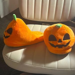 Pumpkin design slippers
